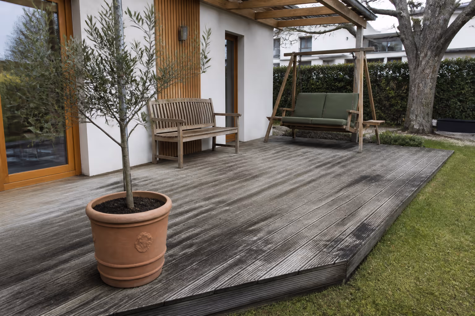Vorher: Bangkirai-Holzterrasse erneuert, Einfamilienhaus Bernau